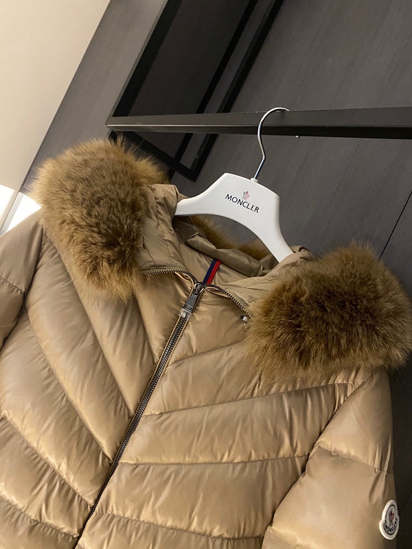 ハイクオリティダウンジャケット側面デザイン